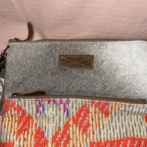 Myra Bag Cliquey Small & Crossbody Bag - Picture 6 of 9